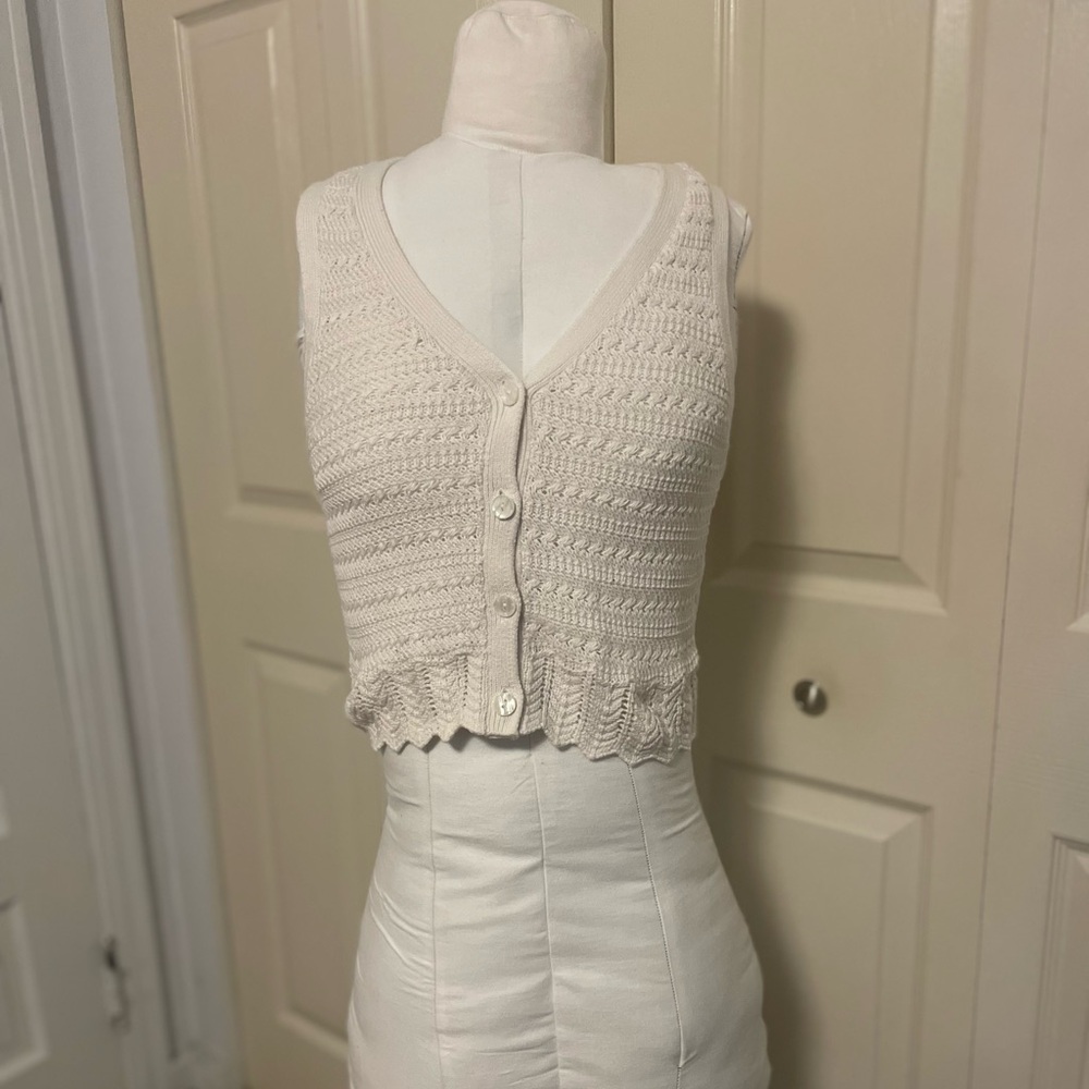 Abercrombie and Fitch cropped crochet vest